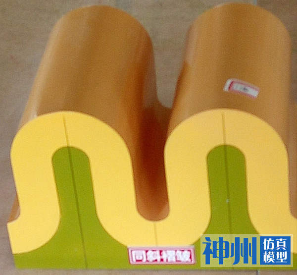 同斜褶皱模型
